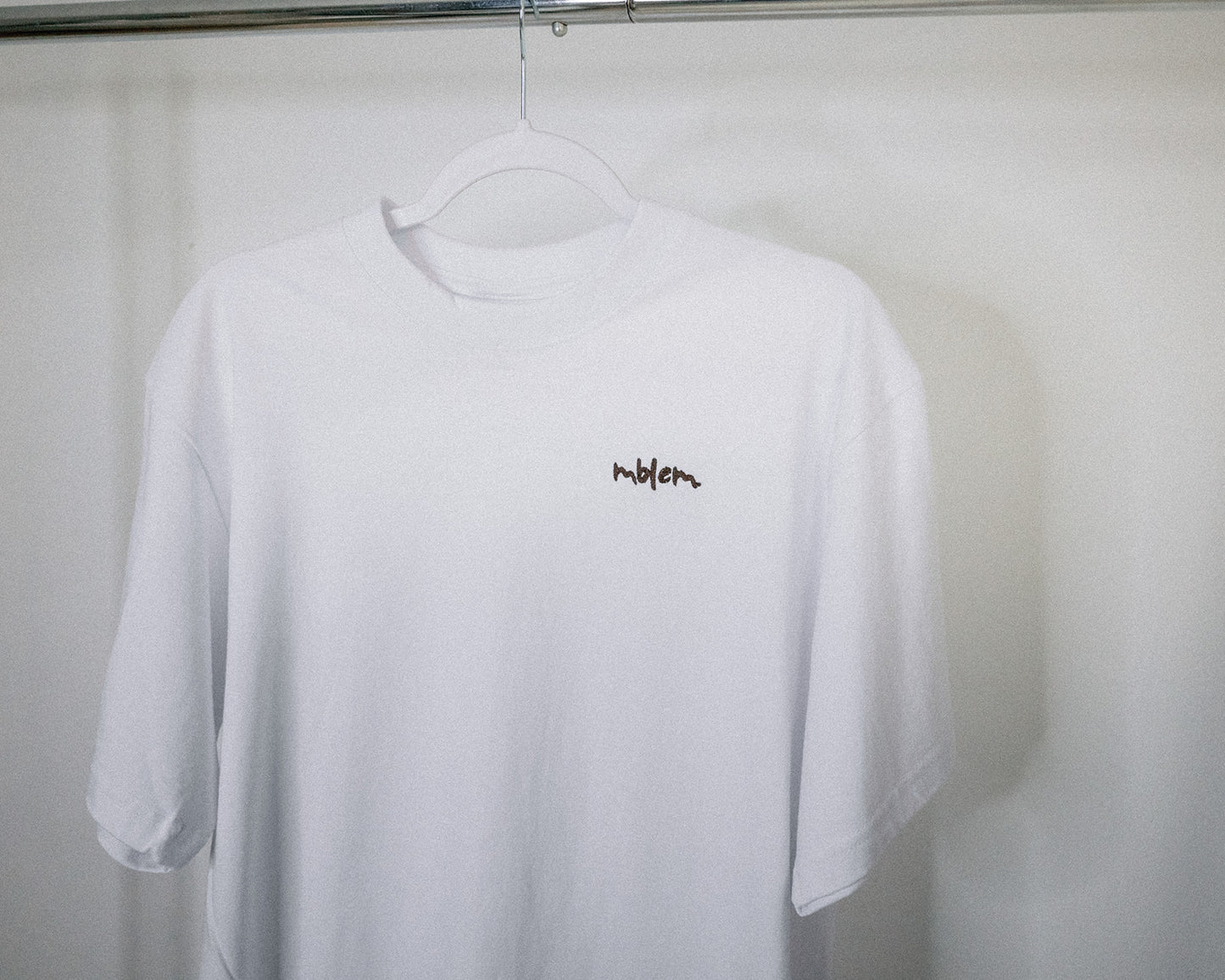 WHITE mblem basic tee