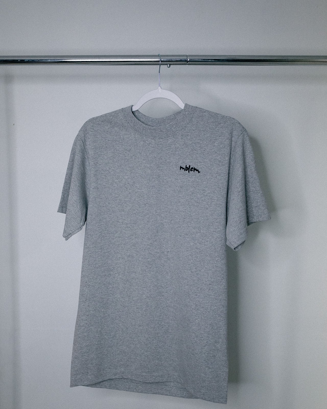 HEATHER GREY mblem basic tee